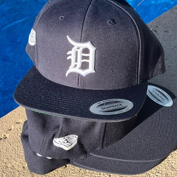 Detroit Medium Rare Yupoong Classic Snapback Baseball Cap - Picture 9 of 12